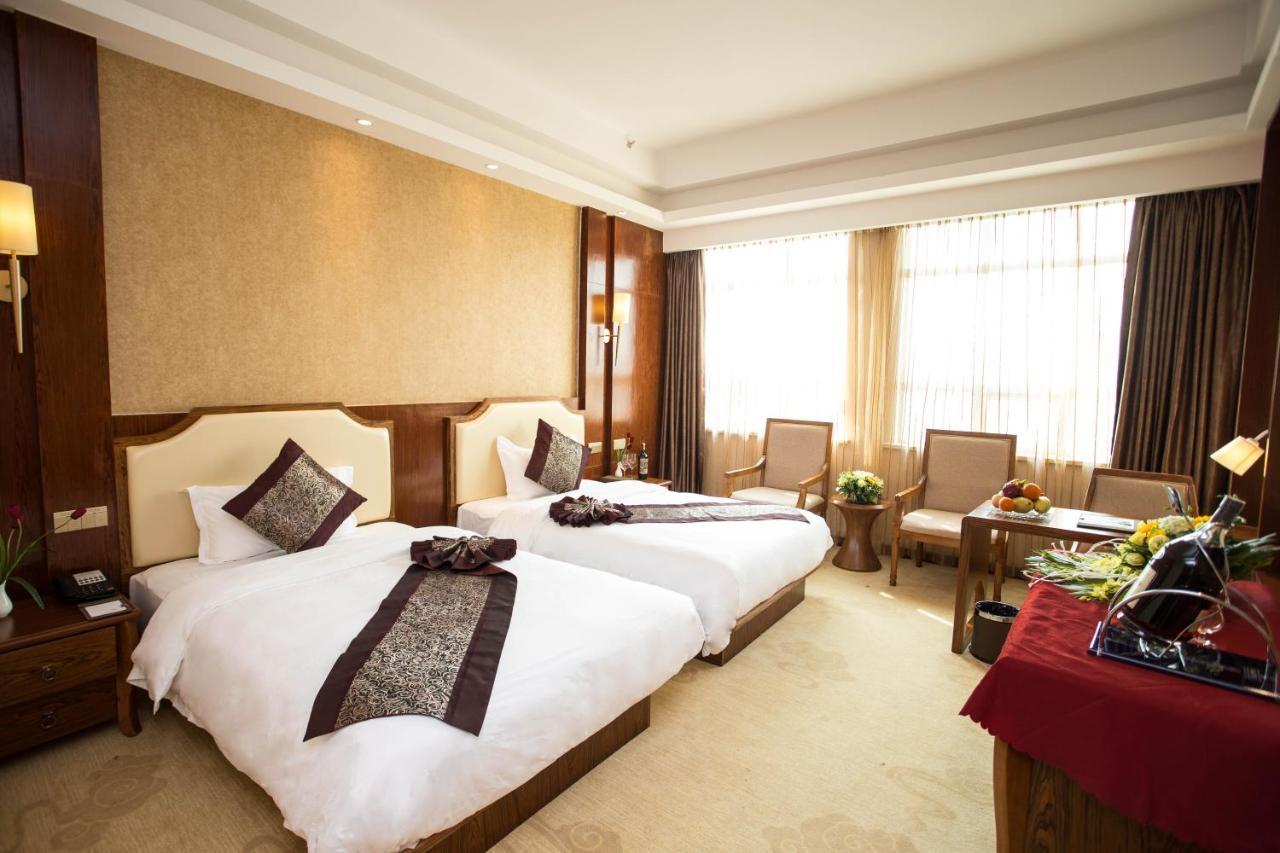 Hong Van Grand Hotel Mong Cai Bagian luar foto