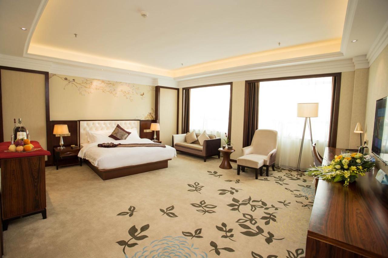 Hong Van Grand Hotel Mong Cai Bagian luar foto