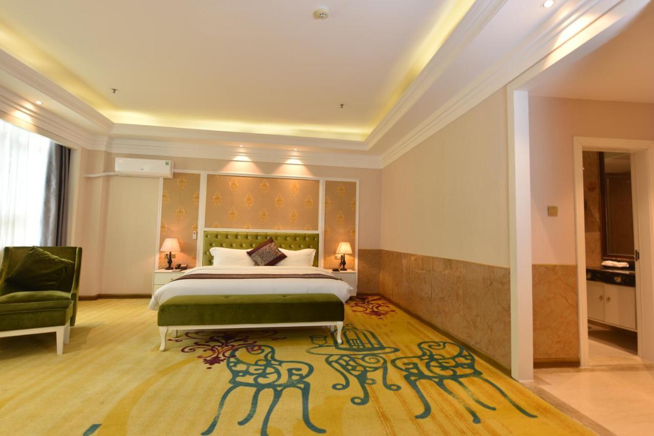 Hong Van Grand Hotel Mong Cai Bagian luar foto
