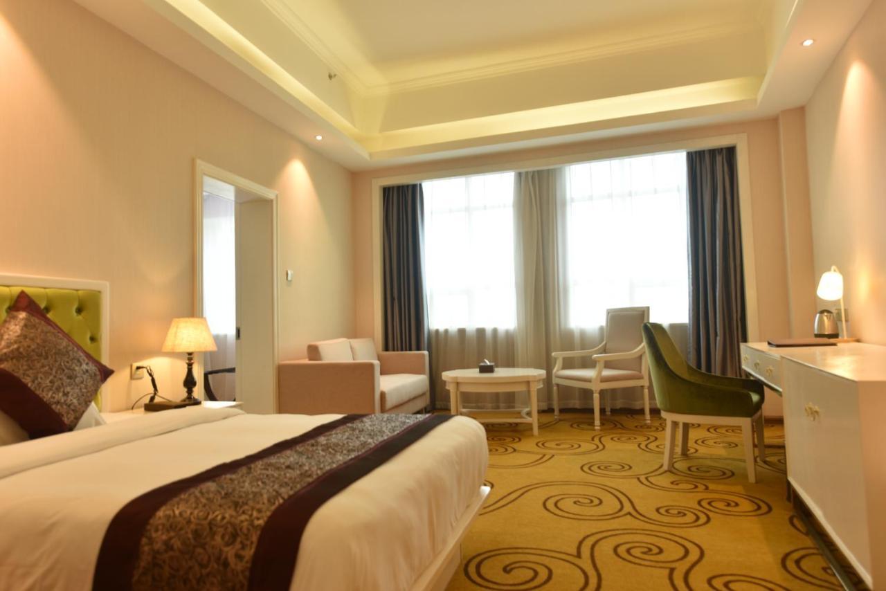Hong Van Grand Hotel Mong Cai Bagian luar foto