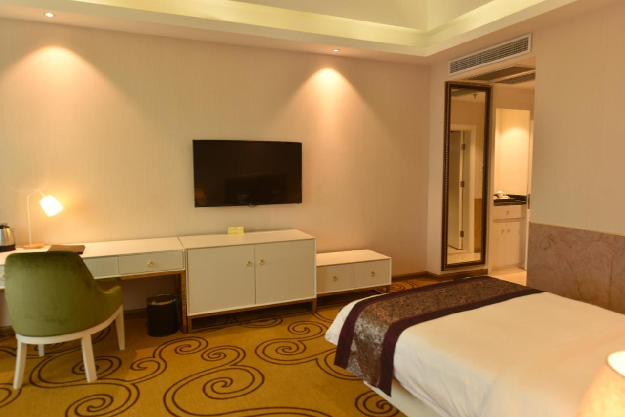 Hong Van Grand Hotel Mong Cai Bagian luar foto