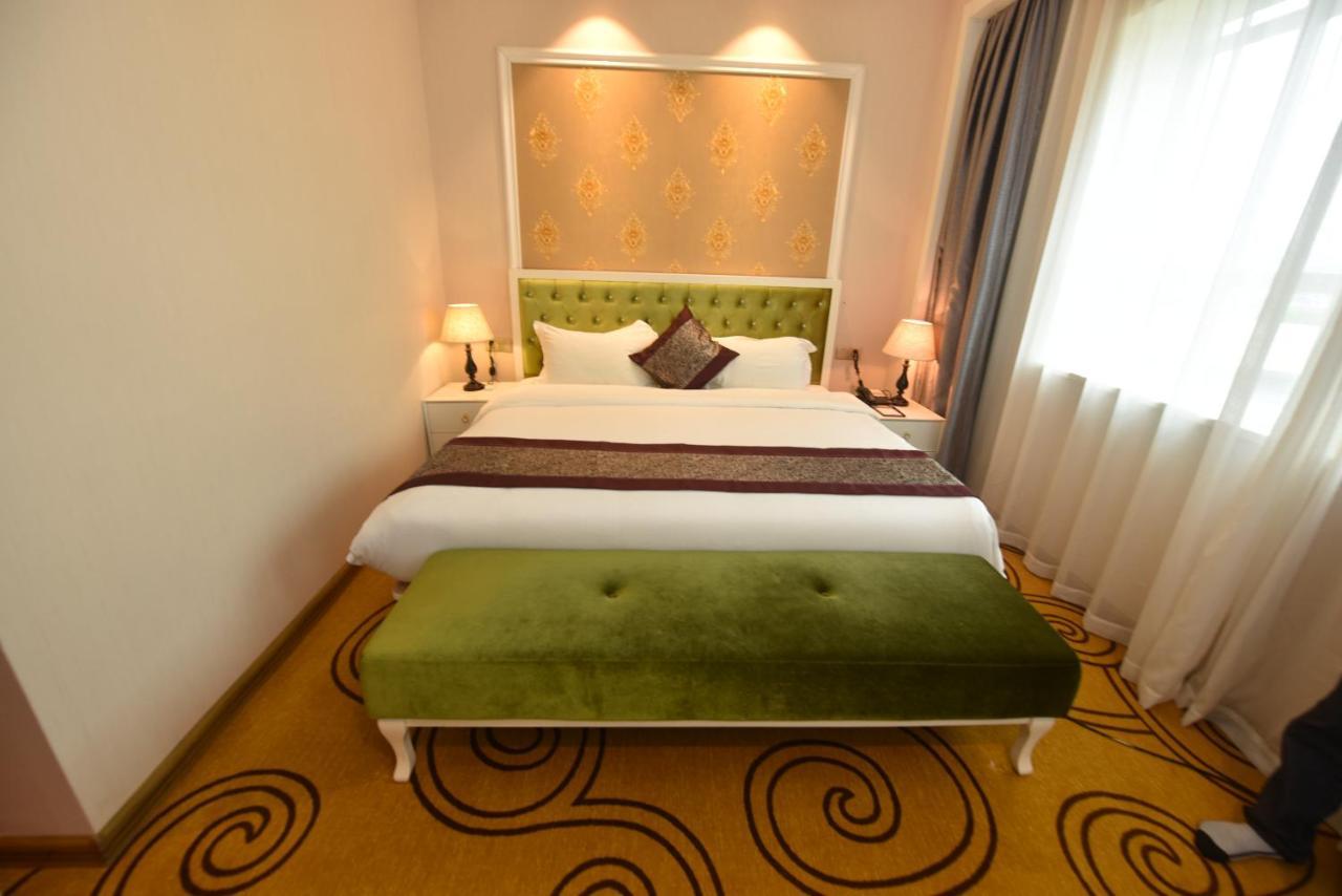 Hong Van Grand Hotel Mong Cai Bagian luar foto