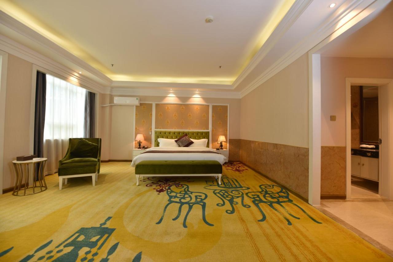 Hong Van Grand Hotel Mong Cai Bagian luar foto