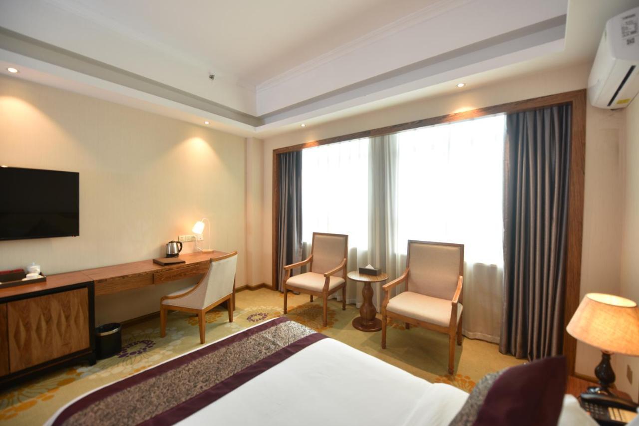 Hong Van Grand Hotel Mong Cai Bagian luar foto
