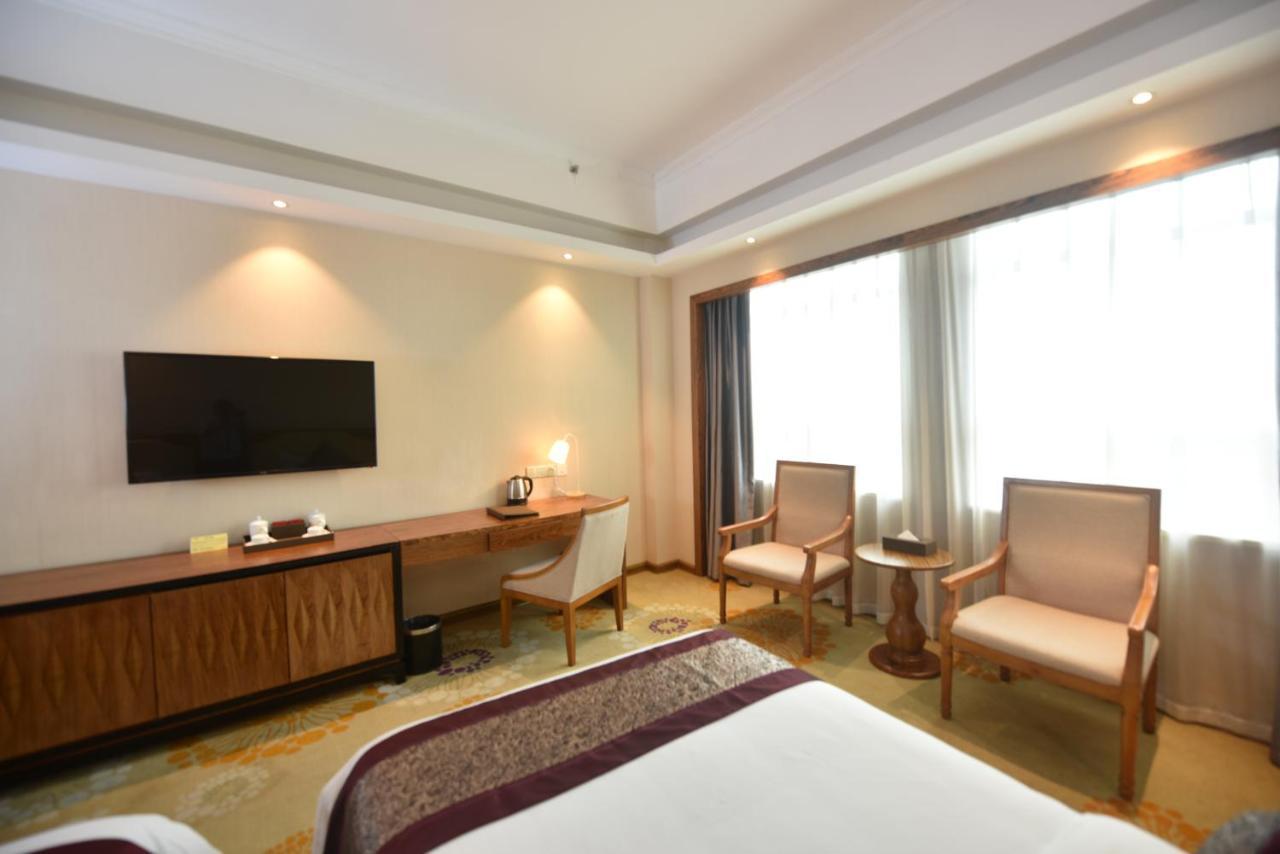 Hong Van Grand Hotel Mong Cai Bagian luar foto