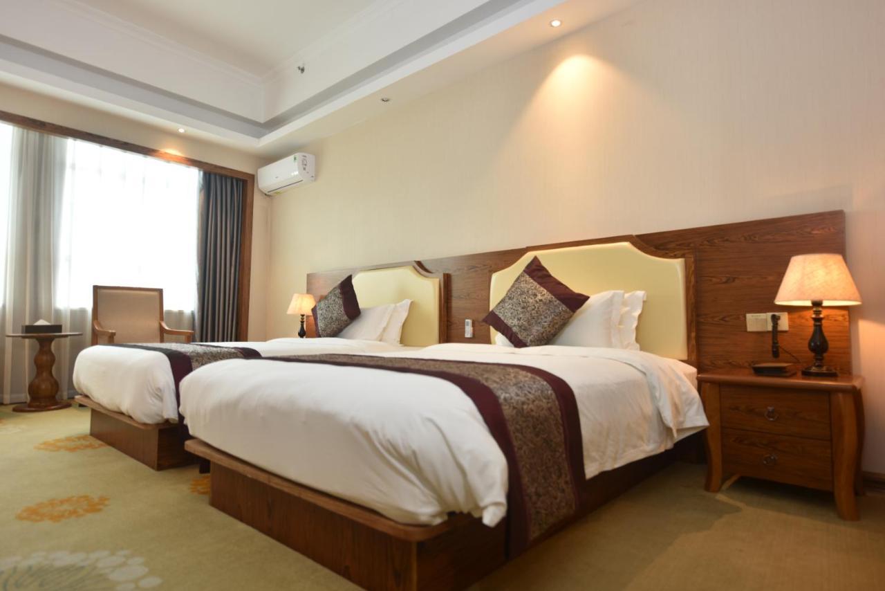 Hong Van Grand Hotel Mong Cai Bagian luar foto
