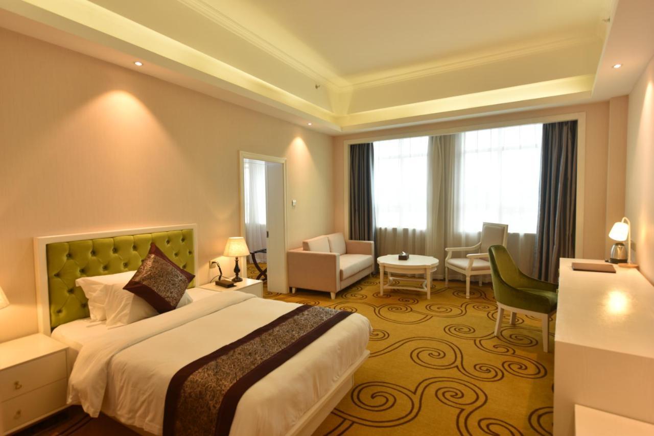Hong Van Grand Hotel Mong Cai Bagian luar foto