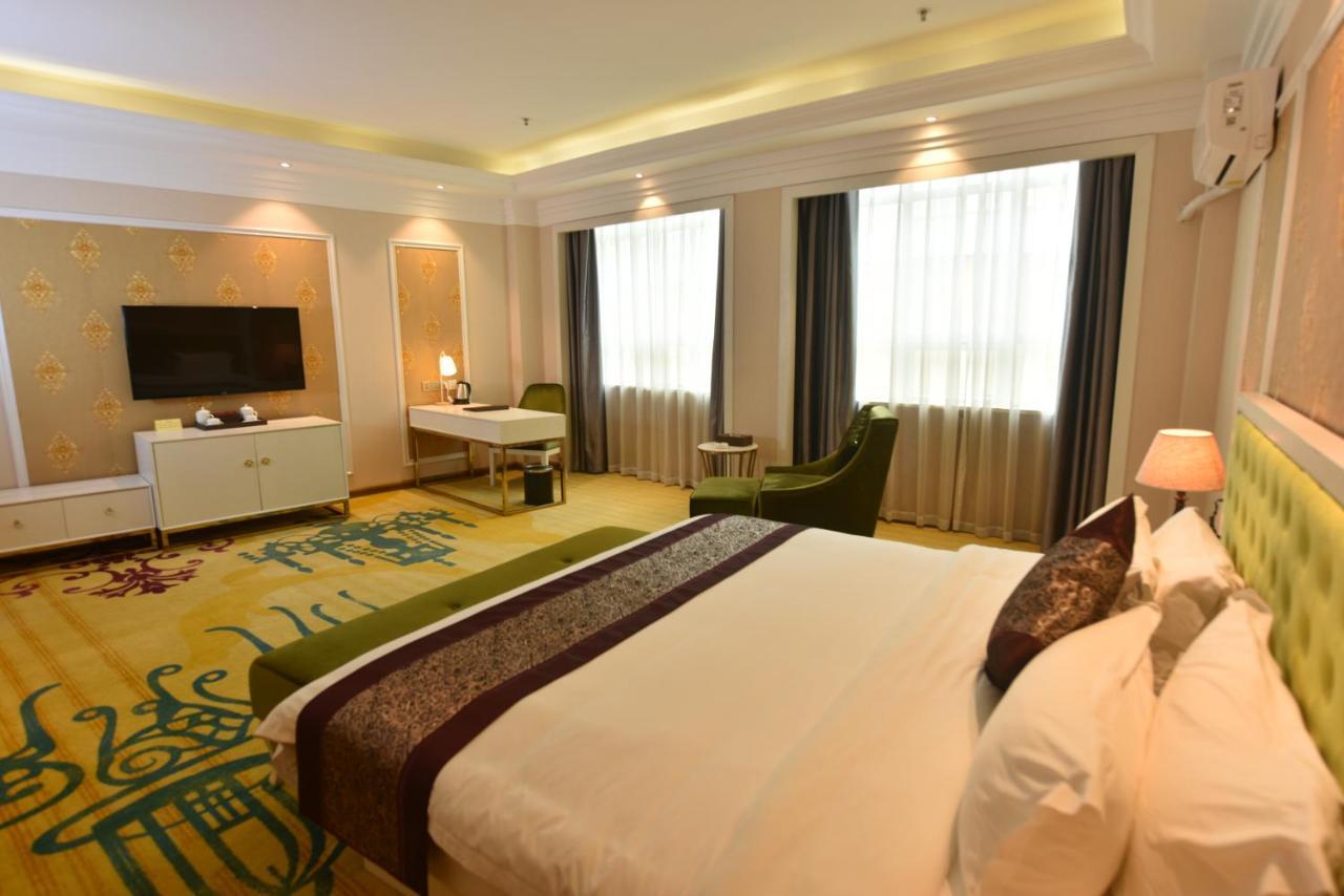 Hong Van Grand Hotel Mong Cai Bagian luar foto