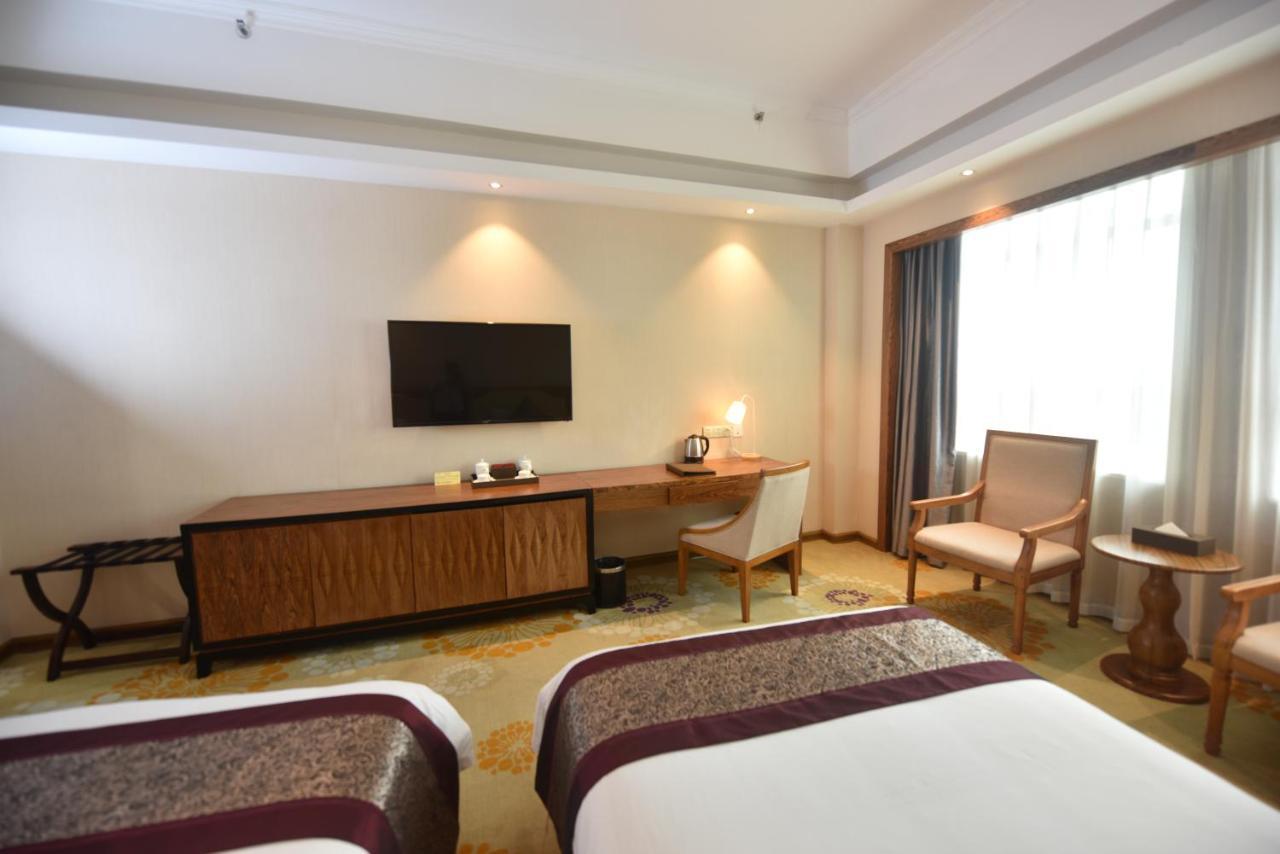 Hong Van Grand Hotel Mong Cai Bagian luar foto