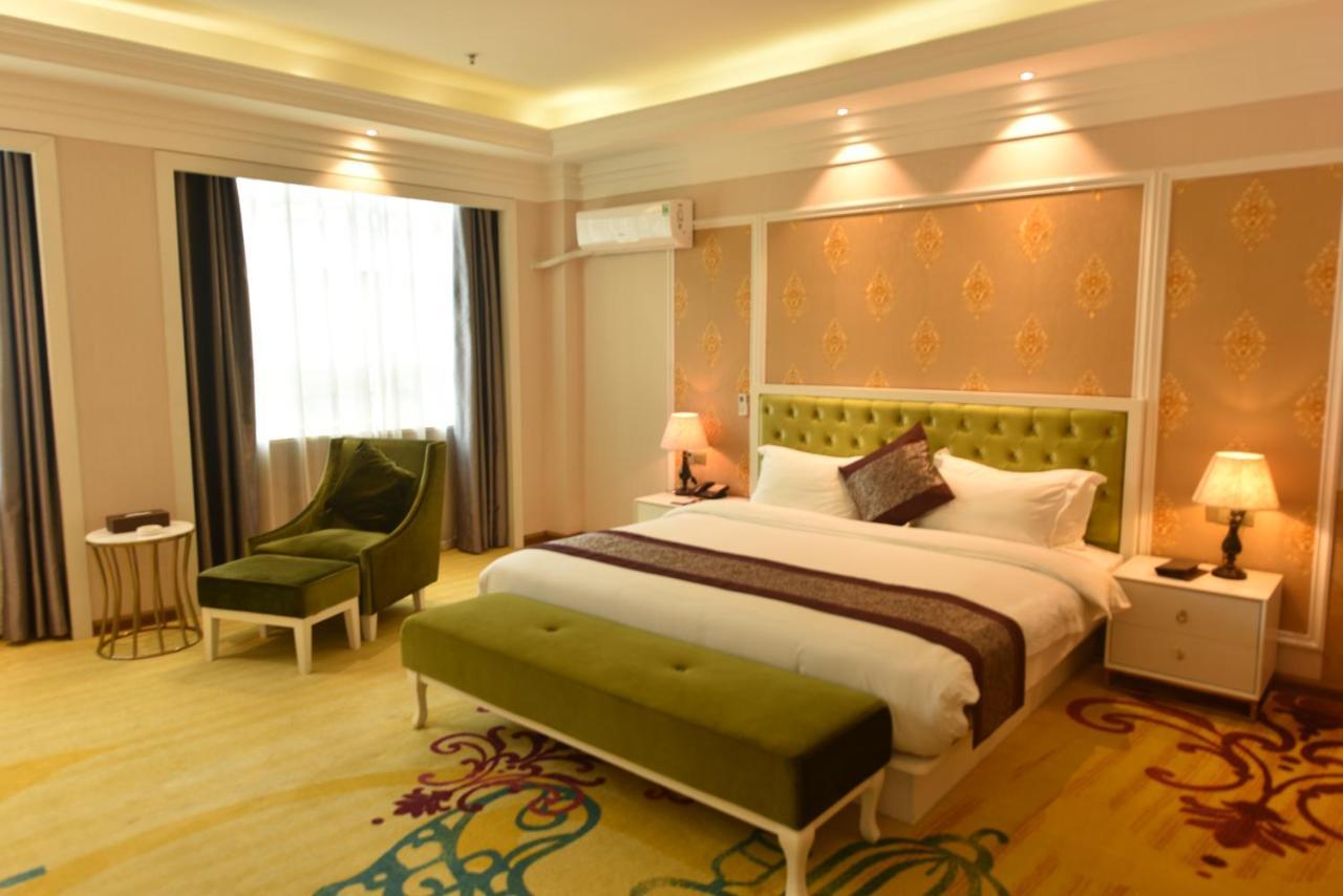 Hong Van Grand Hotel Mong Cai Bagian luar foto