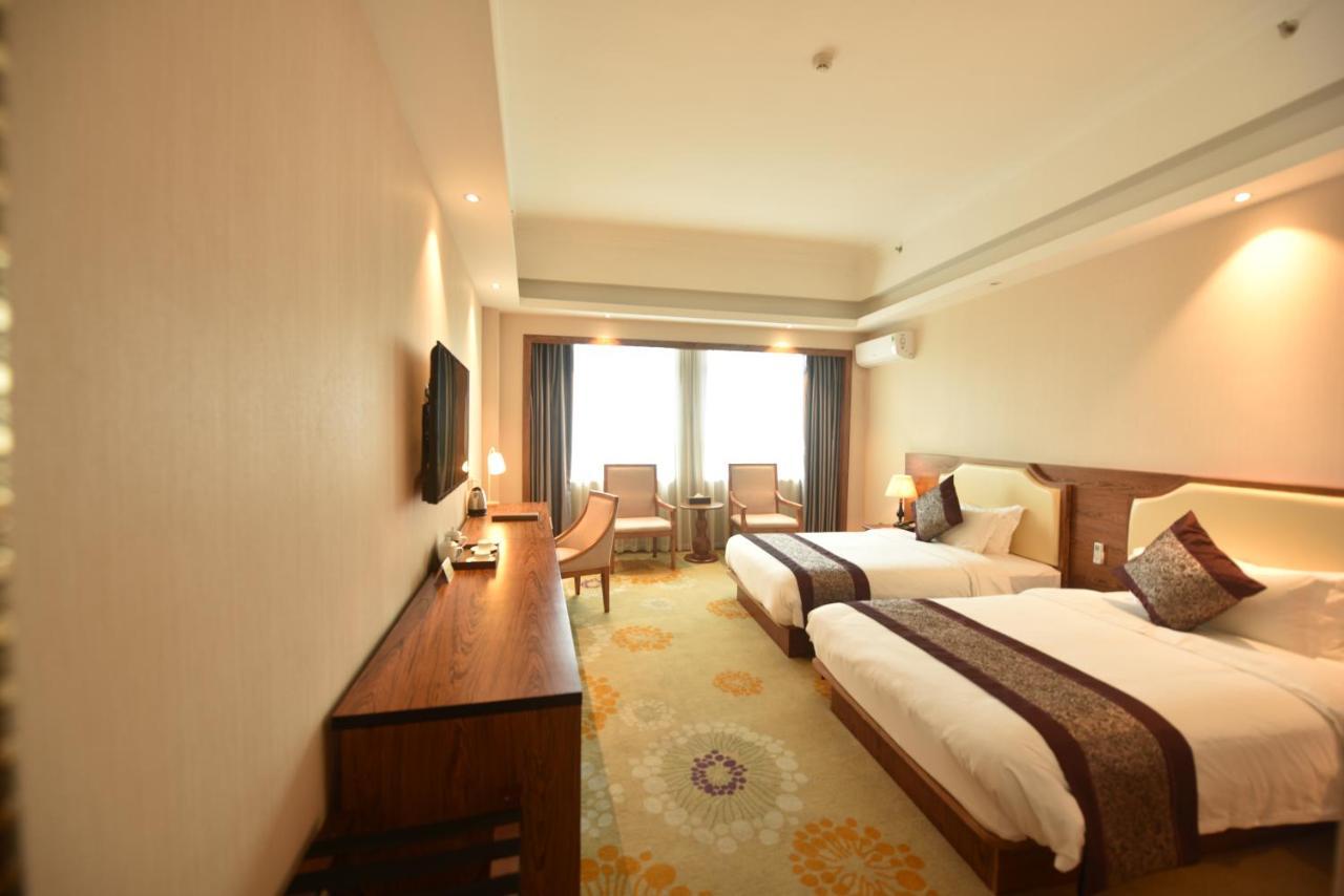 Hong Van Grand Hotel Mong Cai Bagian luar foto