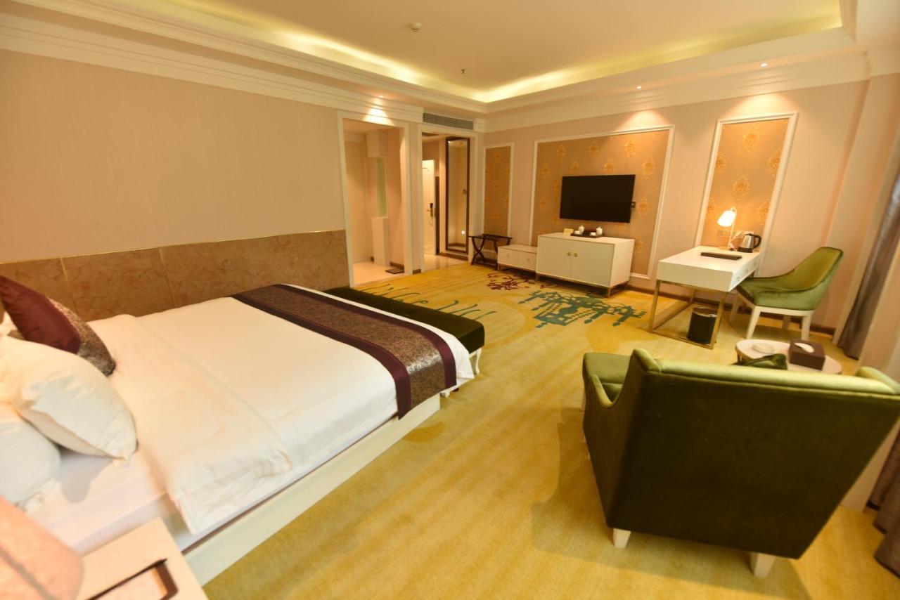 Hong Van Grand Hotel Mong Cai Bagian luar foto