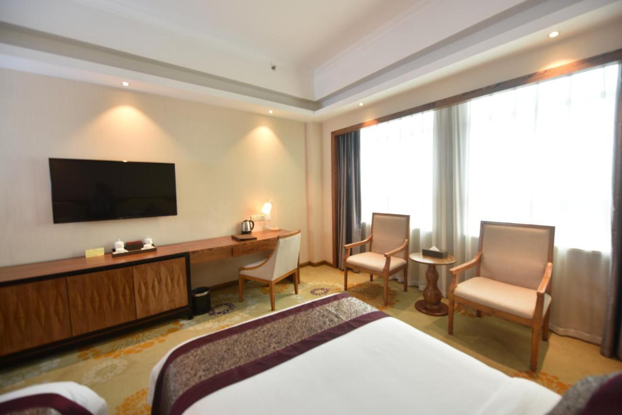 Hong Van Grand Hotel Mong Cai Bagian luar foto