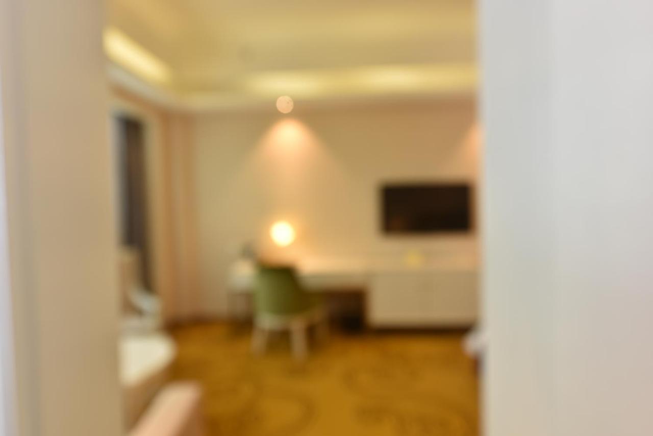 Hong Van Grand Hotel Mong Cai Bagian luar foto