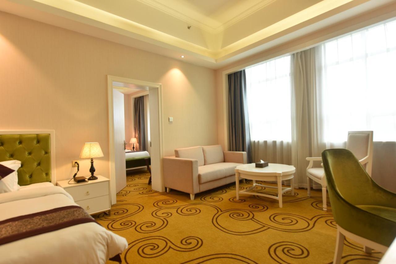 Hong Van Grand Hotel Mong Cai Bagian luar foto