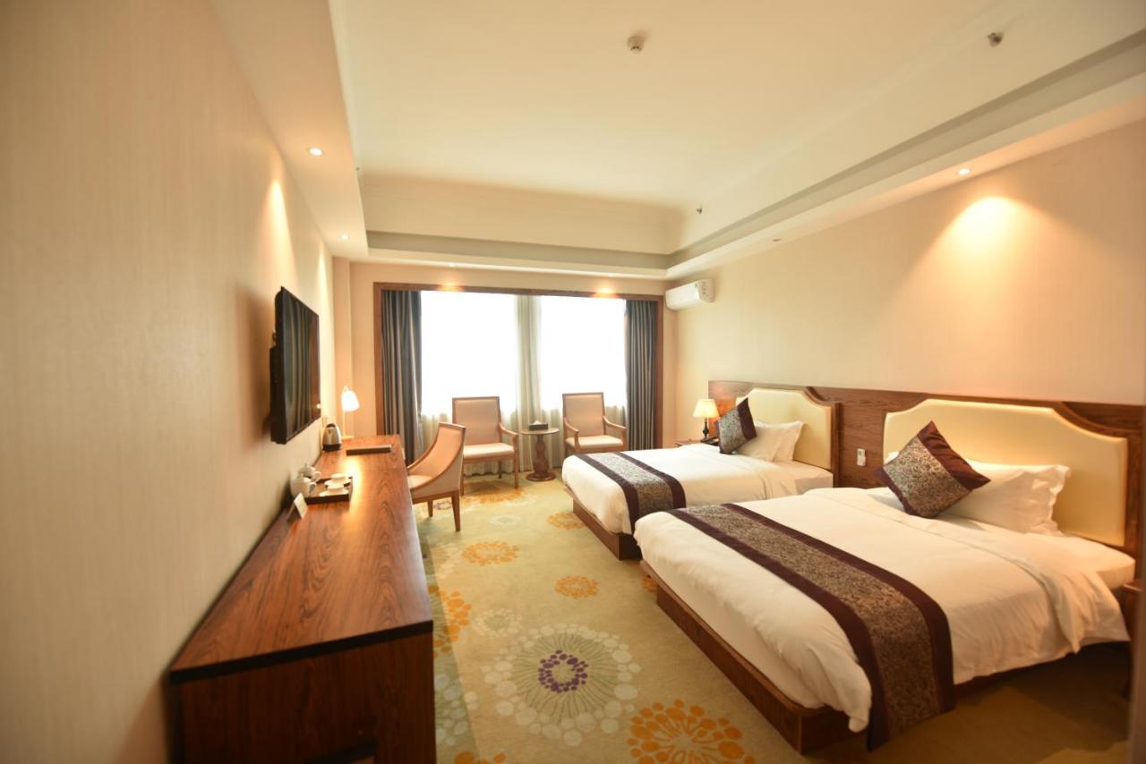 Hong Van Grand Hotel Mong Cai Bagian luar foto