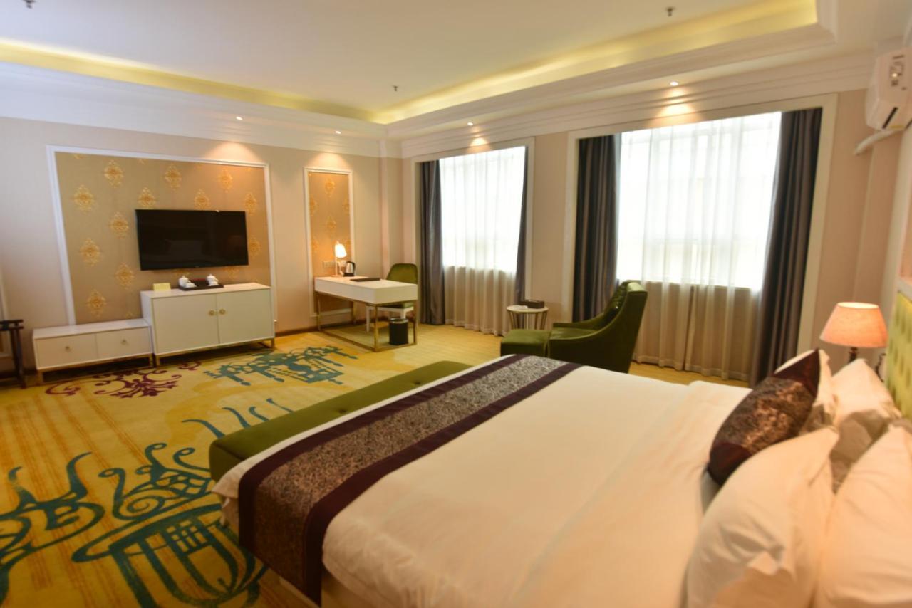 Hong Van Grand Hotel Mong Cai Bagian luar foto