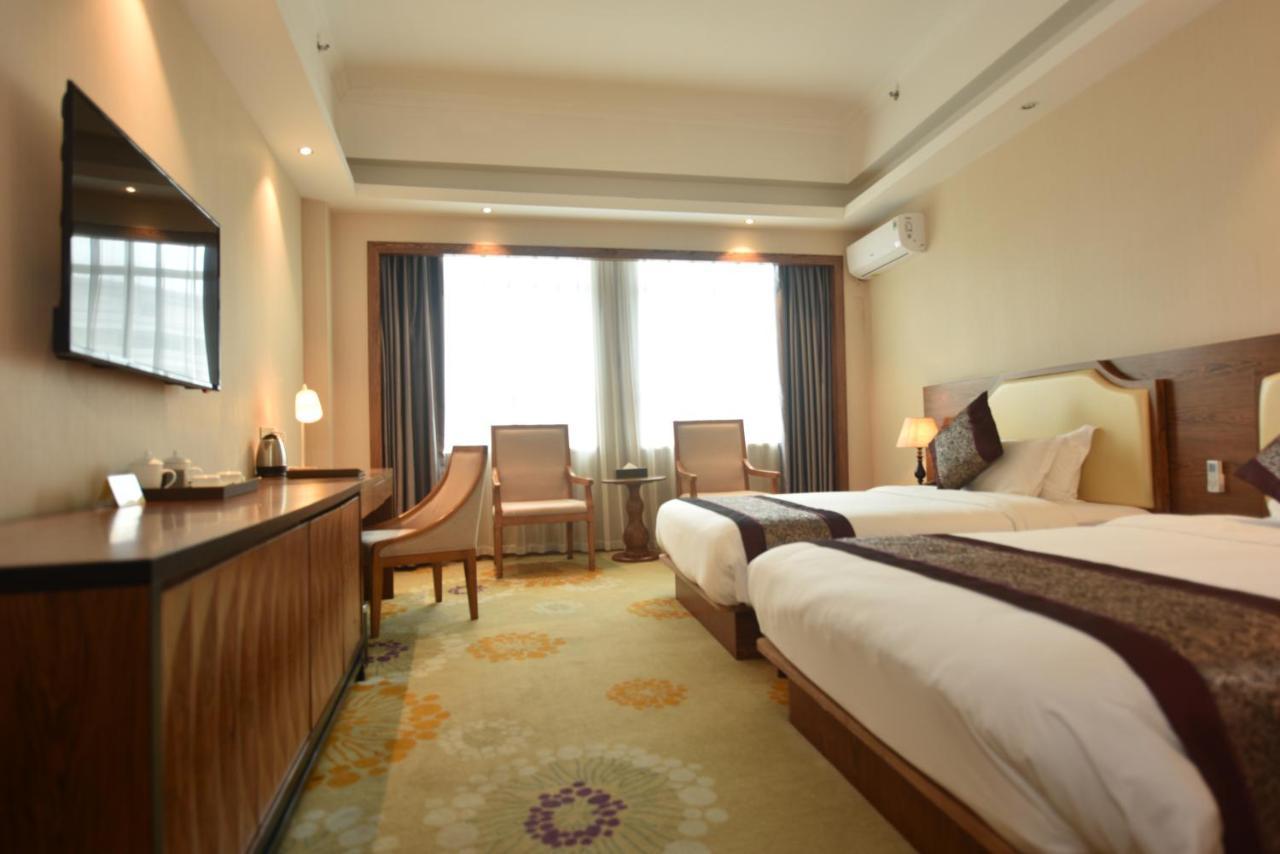 Hong Van Grand Hotel Mong Cai Bagian luar foto